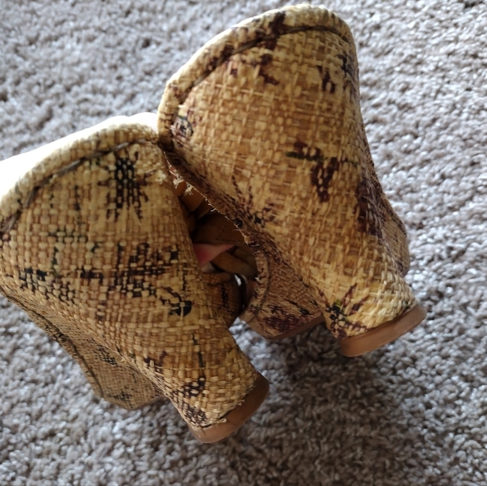 Born Drilles Woven Wedge Heel Tan Sandal Mules Size 9 - Picture 4 of 7